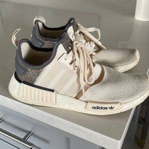 Adidas off-white snakeskin sneakers Women’s size 8